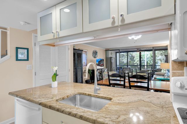 97652 Overseas Hwy Apt M8, Key Largo, FL 33037