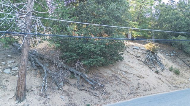 310 Wylerhorn, Crestline, CA 92325