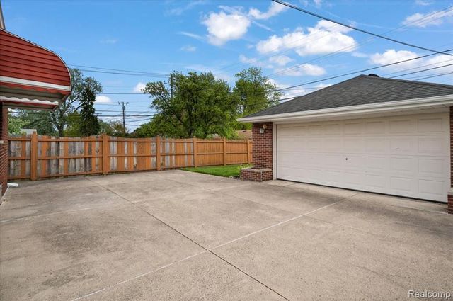 2211 White Avenue, Lincoln Park, MI 48146