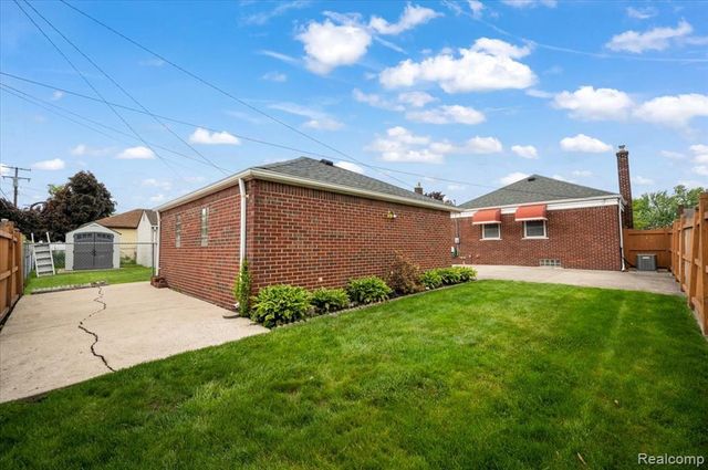 2211 White Avenue, Lincoln Park, MI 48146