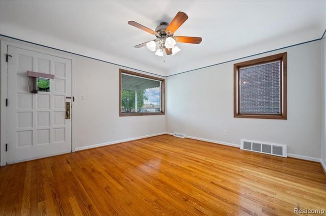 2211 White Avenue, Lincoln Park, MI 48146