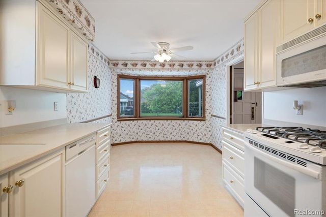 2211 White Avenue, Lincoln Park, MI 48146