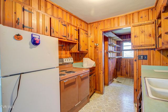 1302 Oxford Place, Johnson City, TN 37601