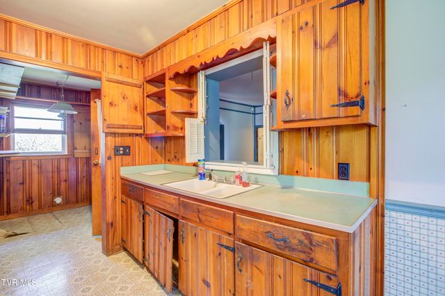 1302 Oxford Place, Johnson City, TN 37601