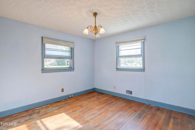 1302 Oxford Place, Johnson City, TN 37601