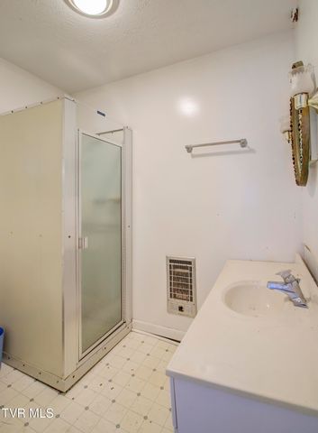 1302 Oxford Place, Johnson City, TN 37601