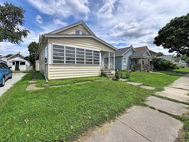 1525 41st Street, Rock Island, IL 61201