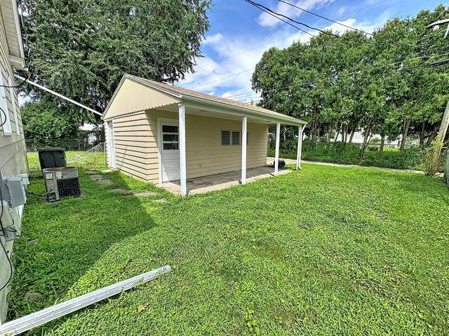 1525 41st Street, Rock Island, IL 61201
