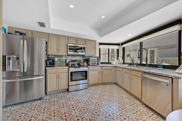 3305 Plaza Del Paz, Las Vegas, NV 89102