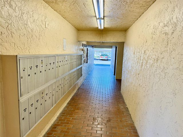 305 30TH AVENUE W A312, Bradenton, FL 34205