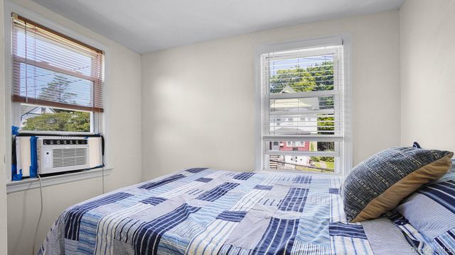 18 Edgewood Avenue, Yonkers, NY 10704