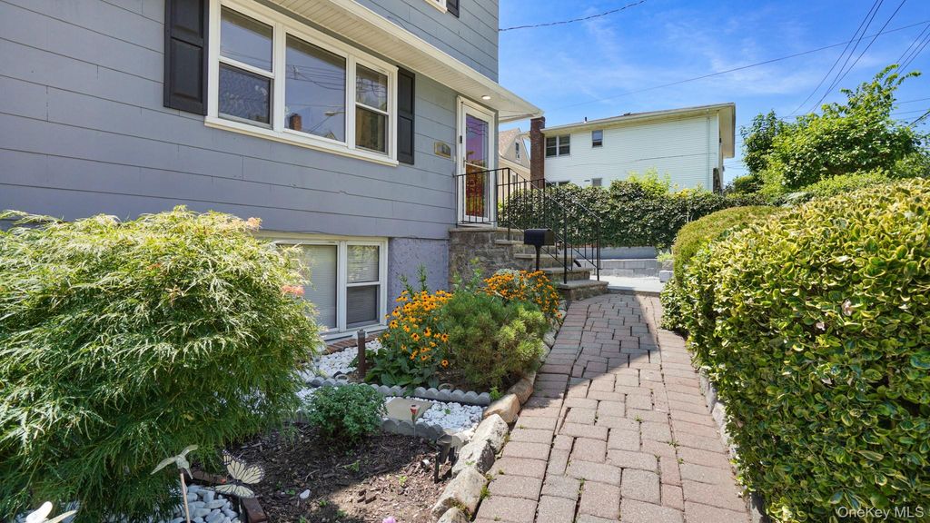 18 Edgewood Avenue, Yonkers, NY 10704 — photo 5