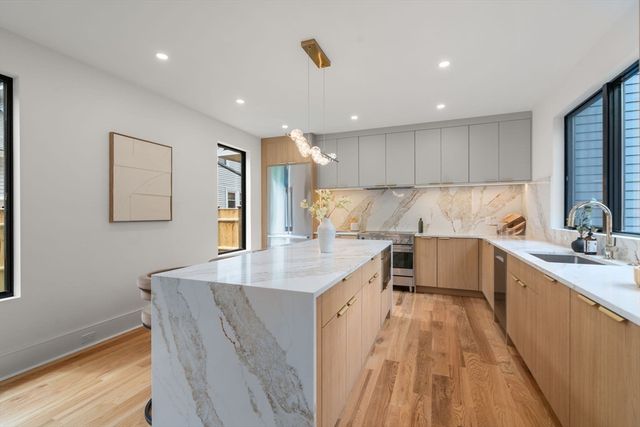 30 Keefe Ave 30, Newton, MA 02464