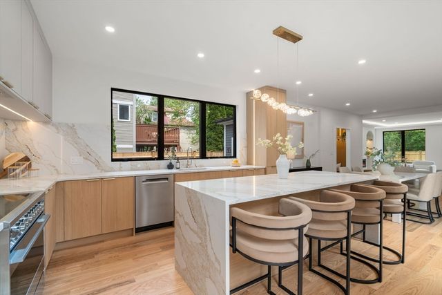 30 Keefe Ave 30, Newton, MA 02464