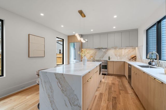 30 Keefe Ave 30, Newton, MA 02464