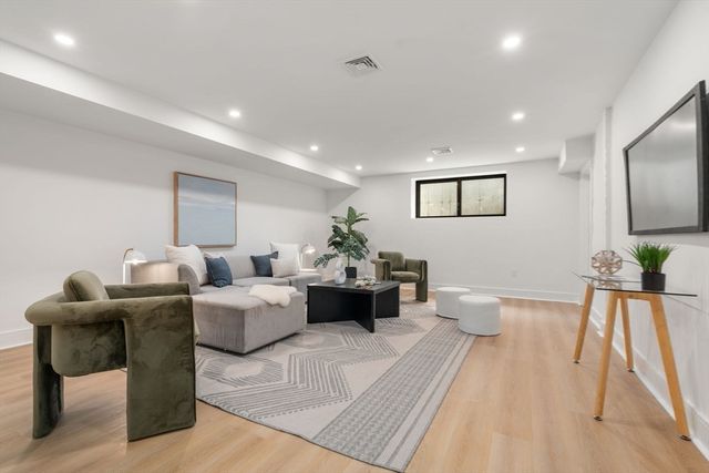 30 Keefe Ave 30, Newton, MA 02464