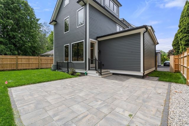 30 Keefe Ave 30, Newton, MA 02464