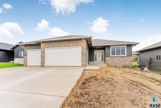 8709 W Rathburn St Street, Sioux Falls, SD 57106