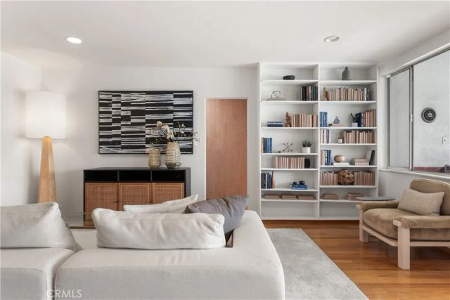 3511 Stonehill Place, Sherman Oaks, CA 91423