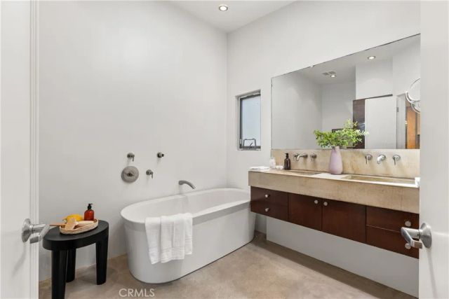 3511 Stonehill Place, Sherman Oaks, CA 91423