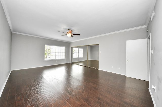 554 Wilcrest Drive 554, Houston, TX 77042