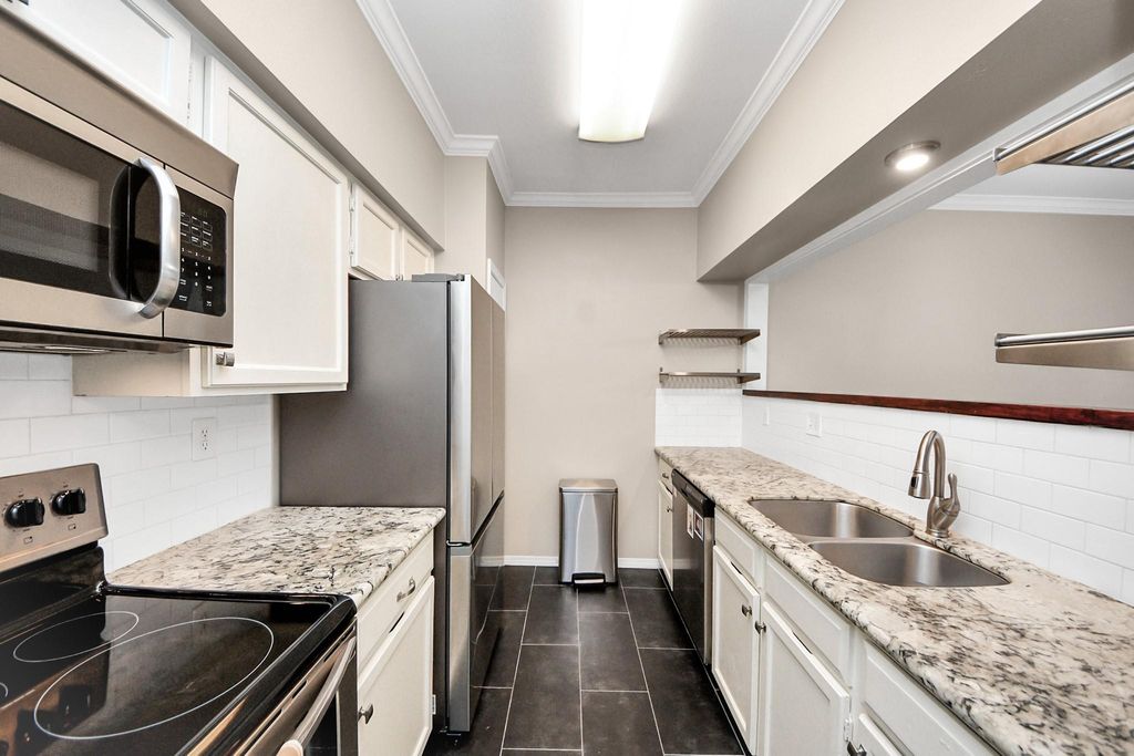 554 Wilcrest Drive 554, Houston, TX 77042