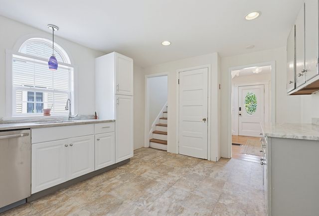 110 Essex St, Beverly, MA 01915