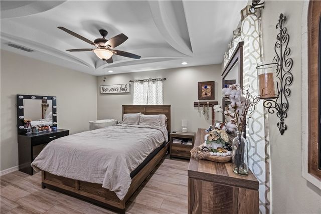 200 W 4th St, Alice, TX 78332