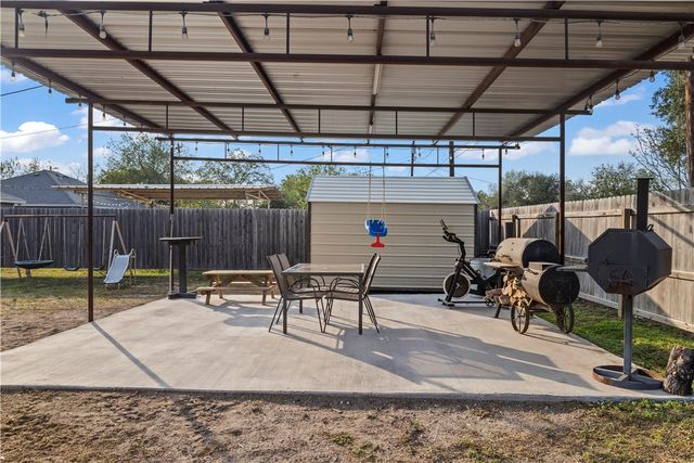 200 W 4th St, Alice, TX 78332