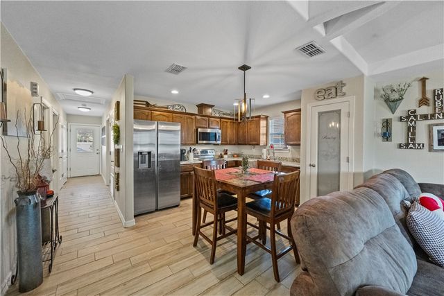 200 W 4th St, Alice, TX 78332