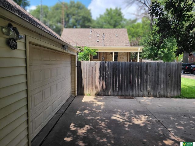 3791 B Street, Lincoln, NE 68510