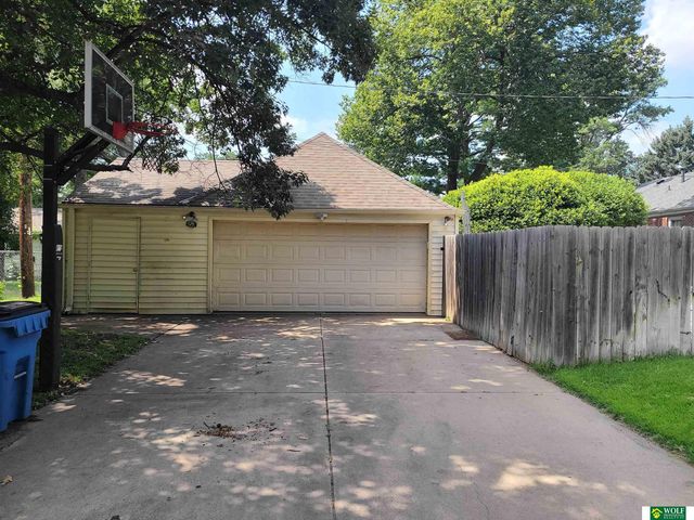 3791 B Street, Lincoln, NE 68510