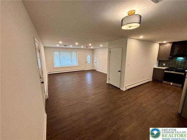 2240 West WOODLAWN Street, South Whitehall Twp, PA 18104