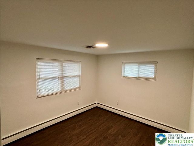 2240 West WOODLAWN Street, South Whitehall Twp, PA 18104