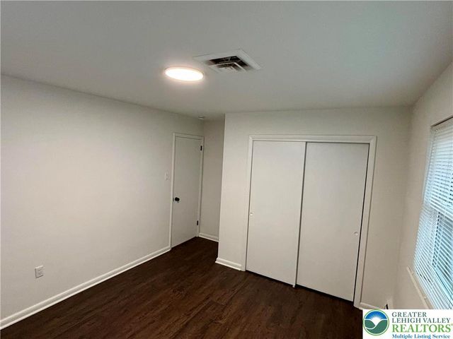 2240 West WOODLAWN Street, South Whitehall Twp, PA 18104