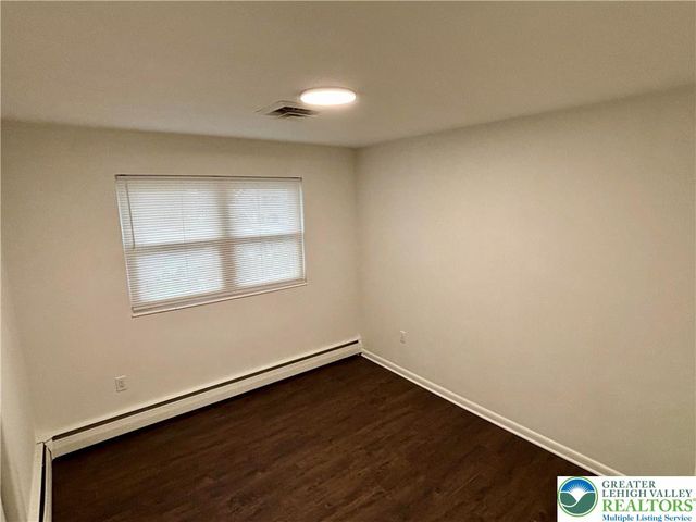 2240 West WOODLAWN Street, South Whitehall Twp, PA 18104