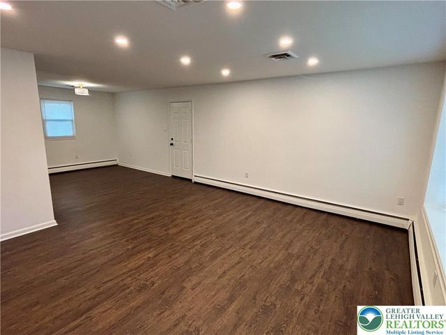 2240 West WOODLAWN Street, South Whitehall Twp, PA 18104