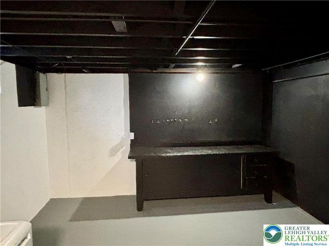 2240 West WOODLAWN Street, South Whitehall Twp, PA 18104