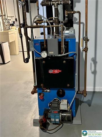 2240 West WOODLAWN Street, South Whitehall Twp, PA 18104