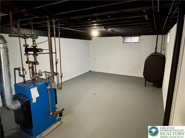 2240 West WOODLAWN Street, South Whitehall Twp, PA 18104