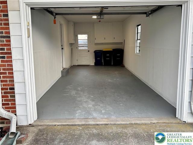 2240 West WOODLAWN Street, South Whitehall Twp, PA 18104