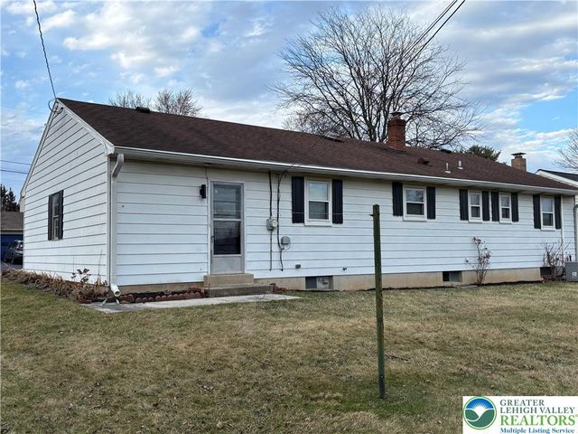 2240 West WOODLAWN Street, South Whitehall Twp, PA 18104