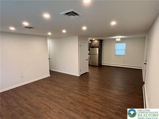 2240 West WOODLAWN Street, South Whitehall Twp, PA 18104