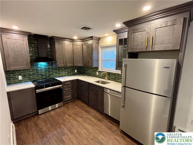 2240 West WOODLAWN Street, South Whitehall Twp, PA 18104