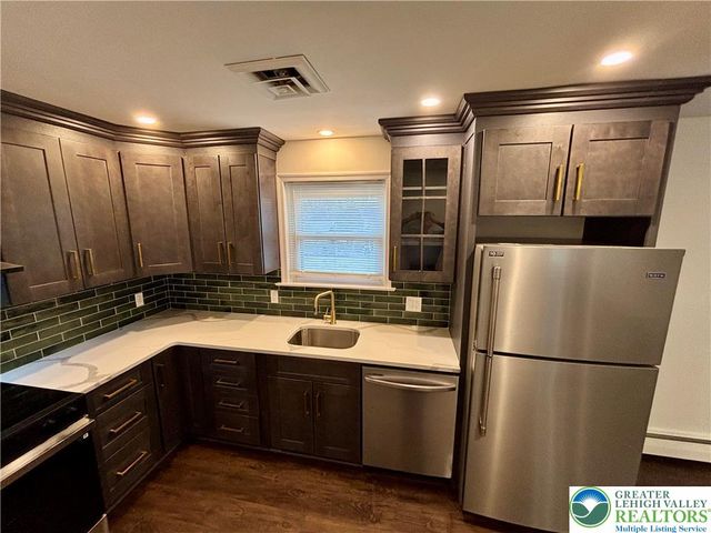 2240 West WOODLAWN Street, South Whitehall Twp, PA 18104