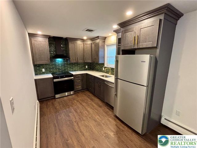 2240 West WOODLAWN Street, South Whitehall Twp, PA 18104