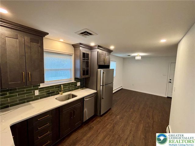 2240 West WOODLAWN Street, South Whitehall Twp, PA 18104