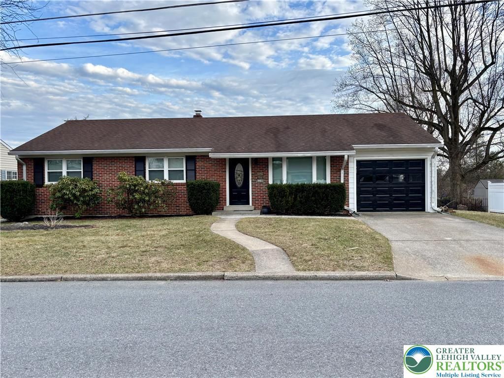 2240 West WOODLAWN Street, South Whitehall Twp, PA 18104