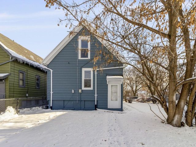 2409 N 21st STREET, Milwaukee, WI 53206