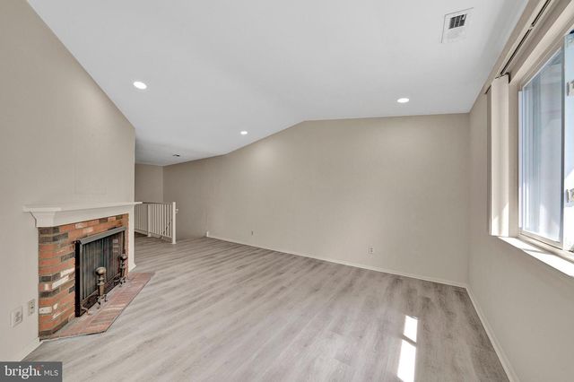 306-B MULBERRY CV, Mount Laurel, NJ 08054